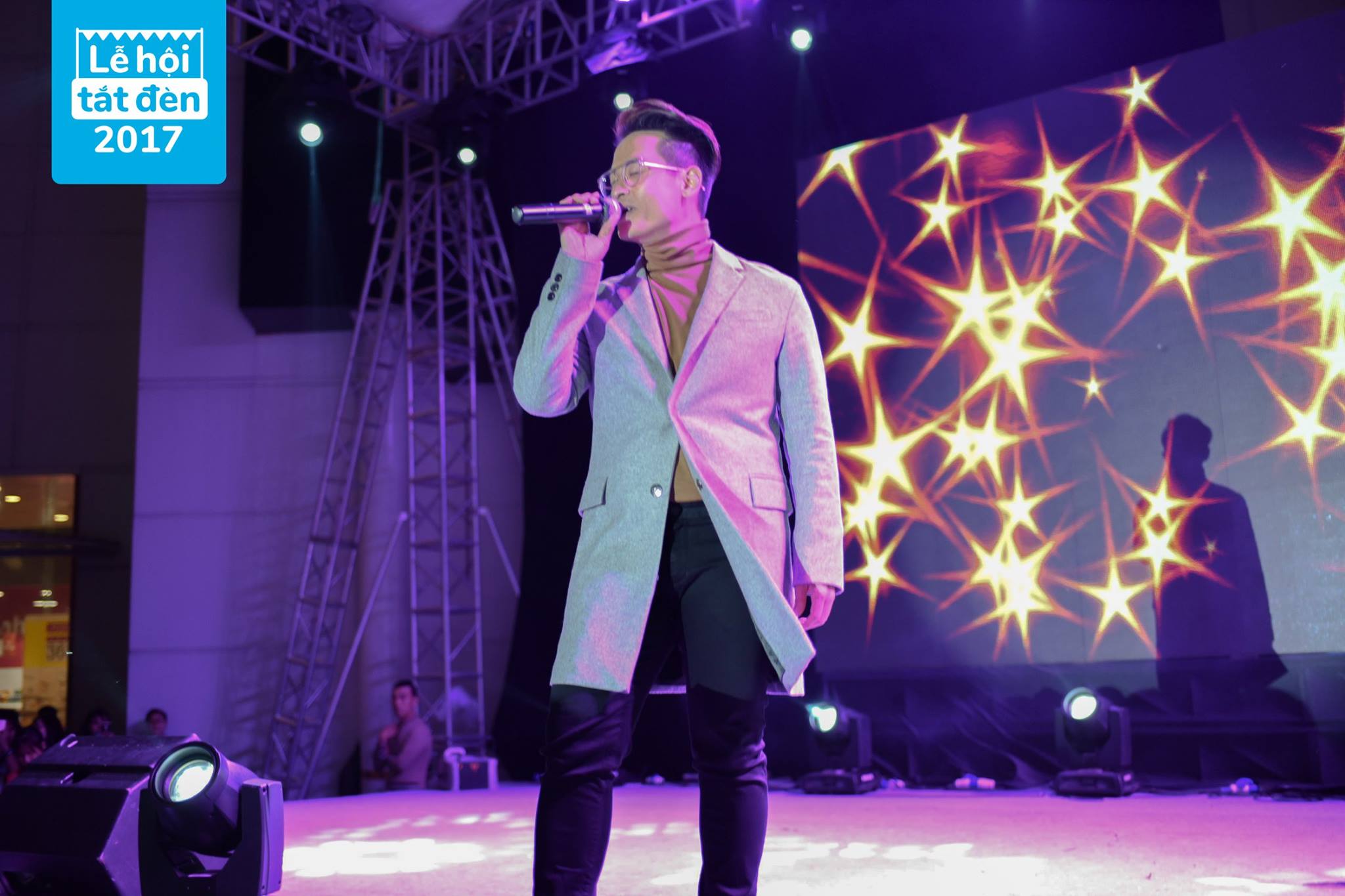 Lễ hội Tắt đèn 2017: Hoa hậu Mỹ Linh, Chi Pu, MC Phan Anh cùng chung tay Quyết sạch cho Hà Nội quyết xanh - Ảnh 13. Lễ hội Tắt đèn 2017: Hoa hậu Mỹ Linh, Chi Pu, MC Phan Anh cùng chung tay Quyết sạch cho Hà Nội quyết xanh - Ảnh 13.