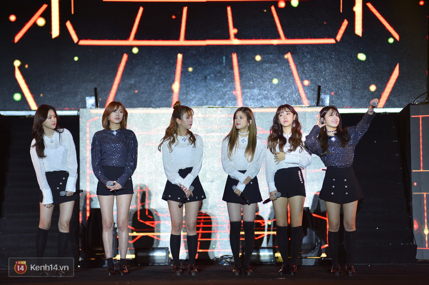 MBC Music K-Plus Concert: Khán giả đông hơn hẳn đêm diễn đầu, dàn sao Hàn hát nhảy cực sung - Ảnh 10. MBC Music K-Plus Concert: Khán giả đông hơn hẳn đêm diễn đầu, dàn sao Hàn hát nhảy cực sung - Ảnh 10.