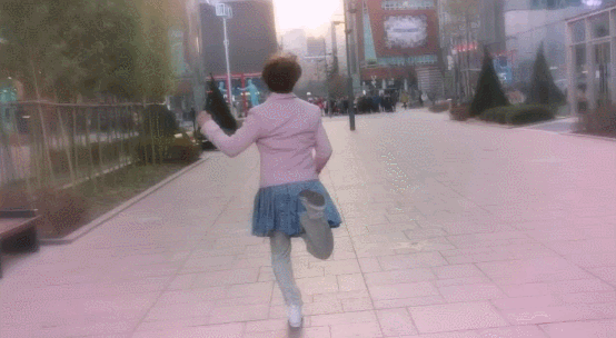 18-1490959116890.gif
