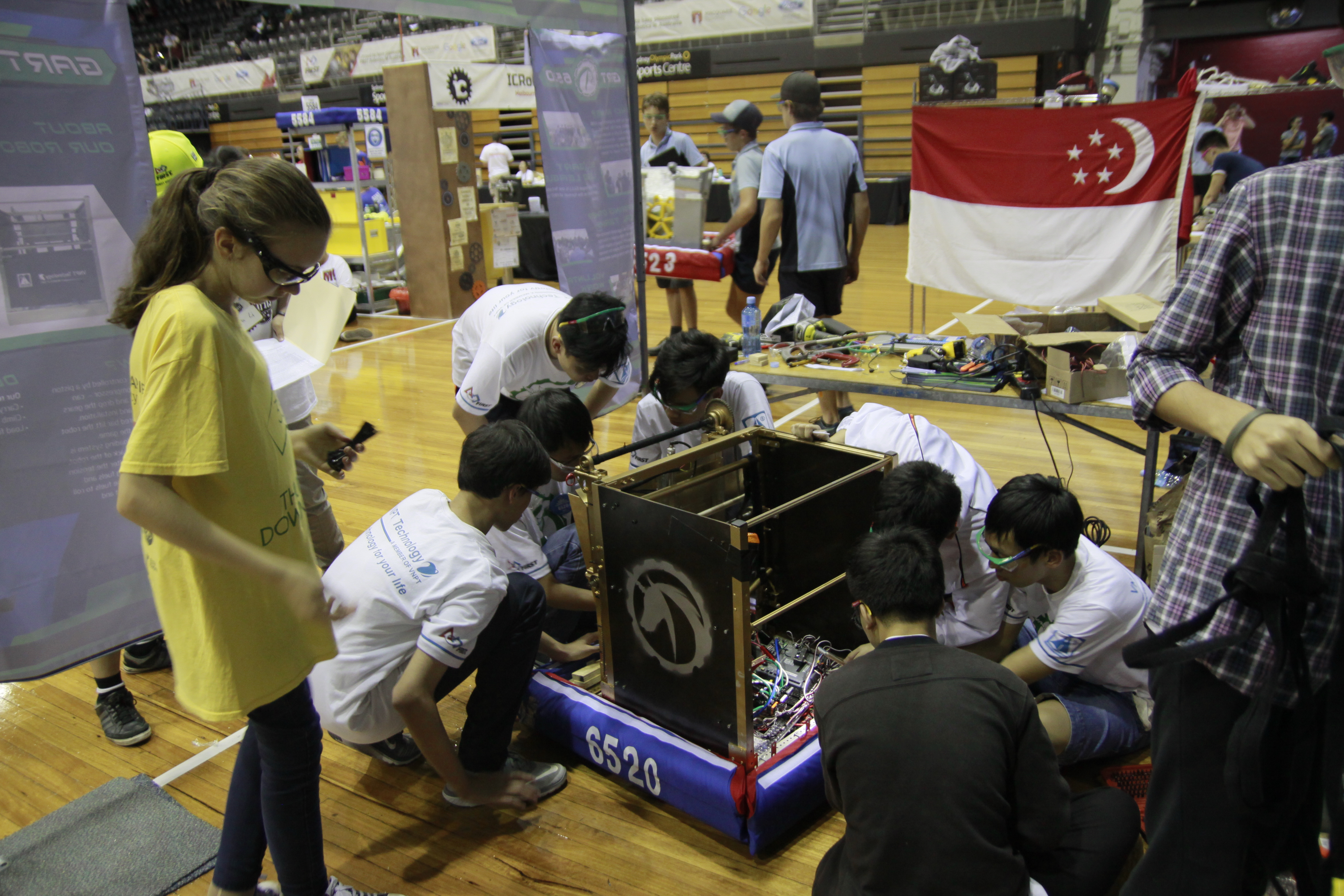 Trường Ams có nhóm học sinh đầu tiên của Việt Nam đi thi robot quốc tế - Ảnh 11. Trường Ams có nhóm học sinh đầu tiên của Việt Nam đi thi robot quốc tế - Ảnh 11.