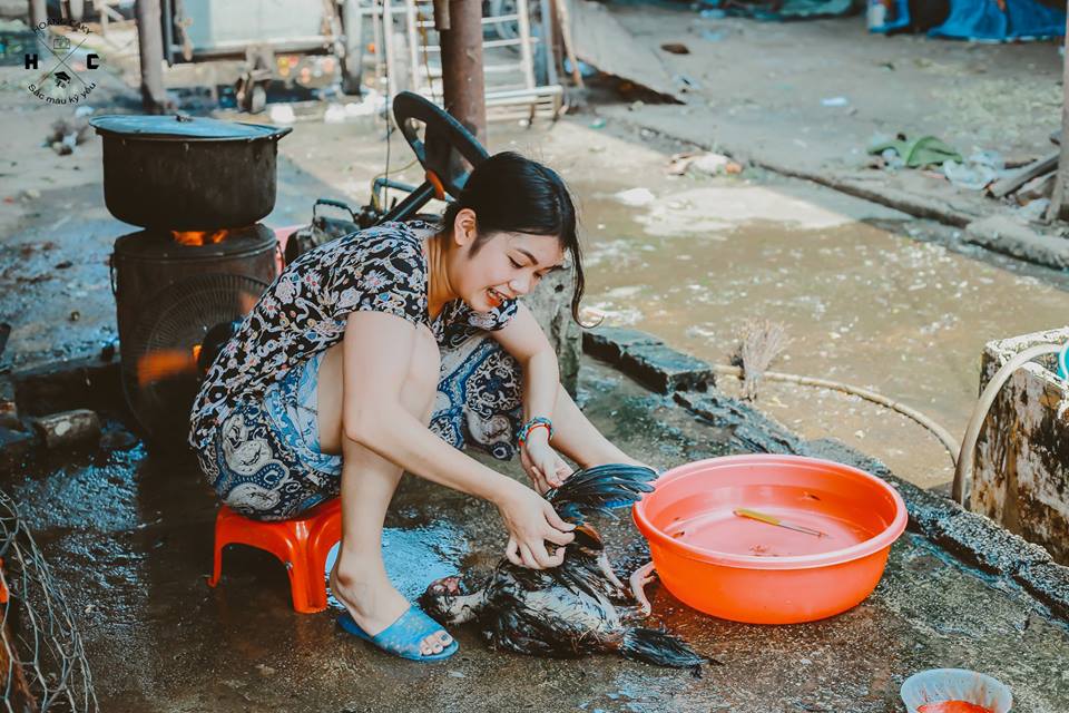 Kỷ yếu xóm chợ náo nhiệt nhất trên đời với 33 tiểu thương đều là các bạn học sinh! - Ảnh 16. Kỷ yếu xóm chợ náo nhiệt nhất trên đời với 33 tiểu thương đều là các bạn học sinh! - Ảnh 16.