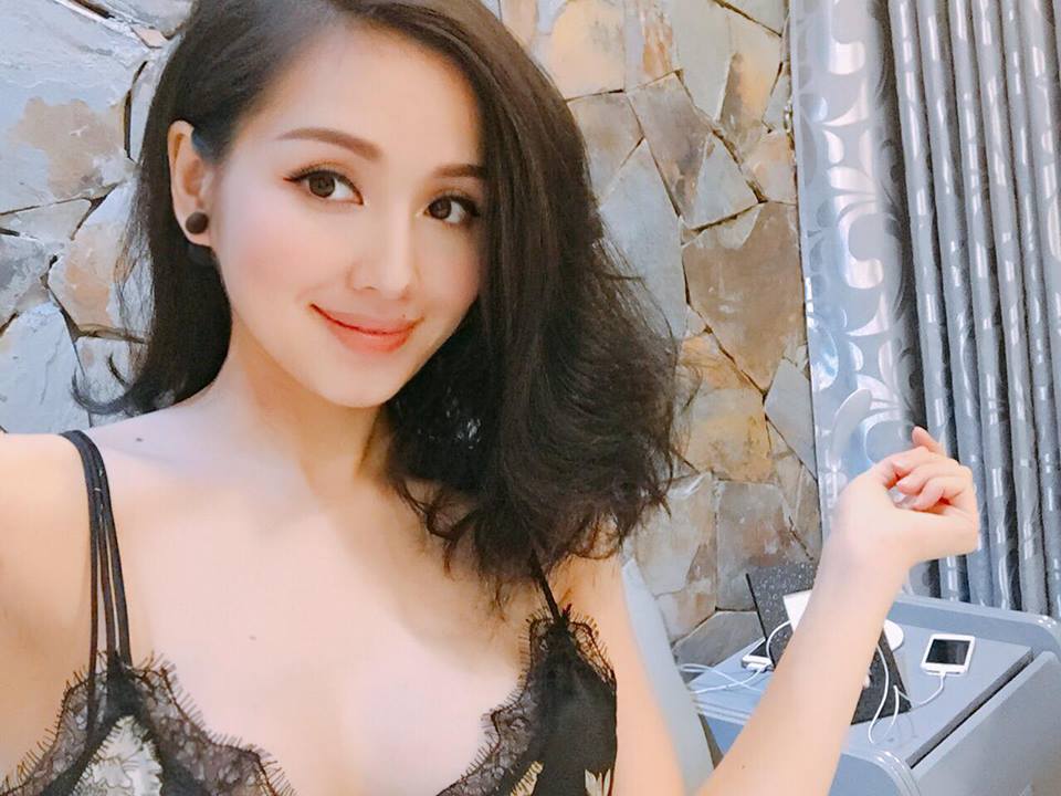 Chiều nay, hot girl Tâm Tít đã hạ sinh con trai thứ 2 - Ảnh 6. Chiều nay, hot girl Tâm Tít đã hạ sinh con trai thứ 2 - Ảnh 6.
