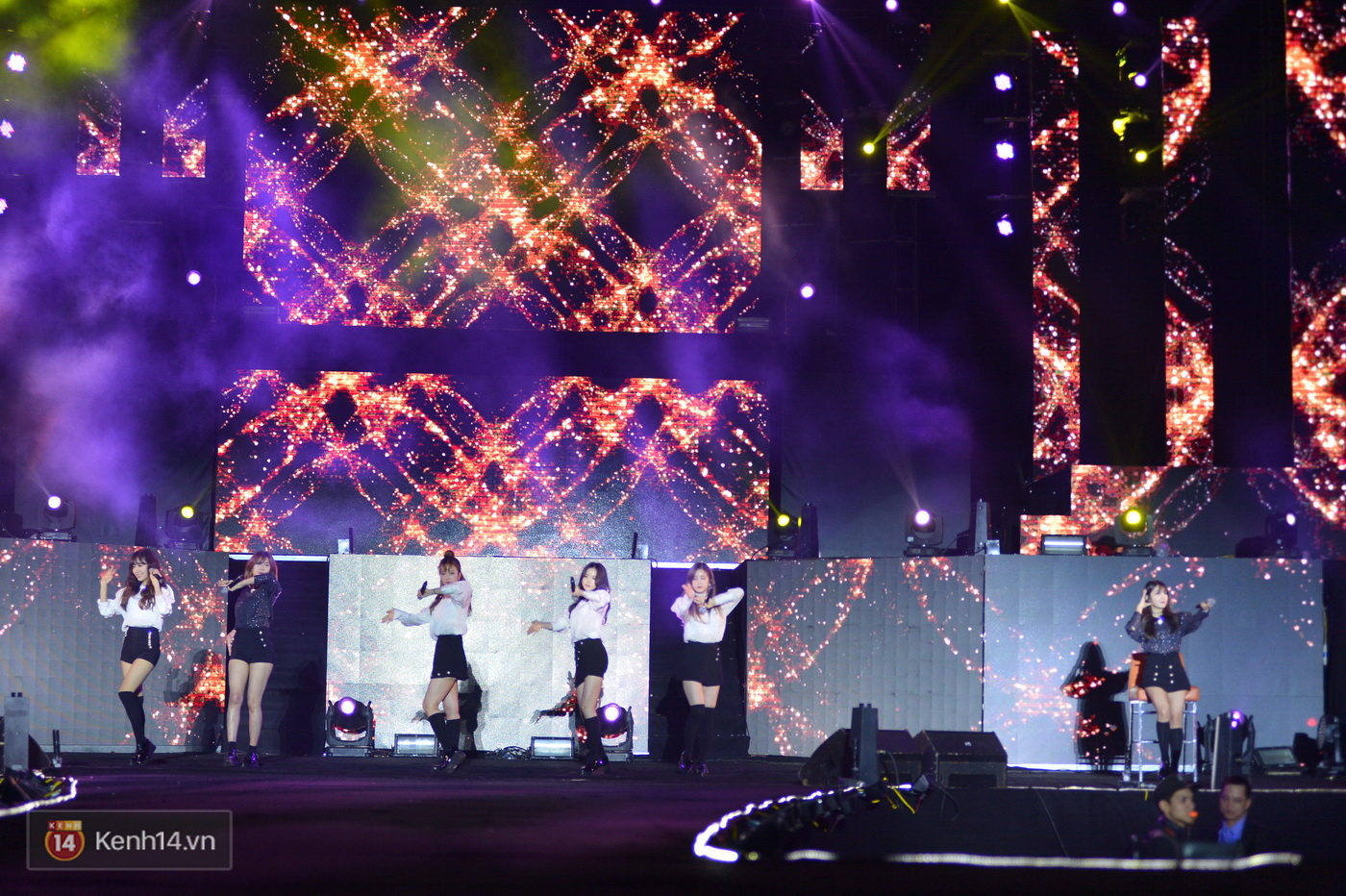 MBC Music K-Plus Concert: Khán giả đông hơn hẳn đêm diễn đầu, dàn sao Hàn hát nhảy cực sung - Ảnh 11. MBC Music K-Plus Concert: Khán giả đông hơn hẳn đêm diễn đầu, dàn sao Hàn hát nhảy cực sung - Ảnh 11.