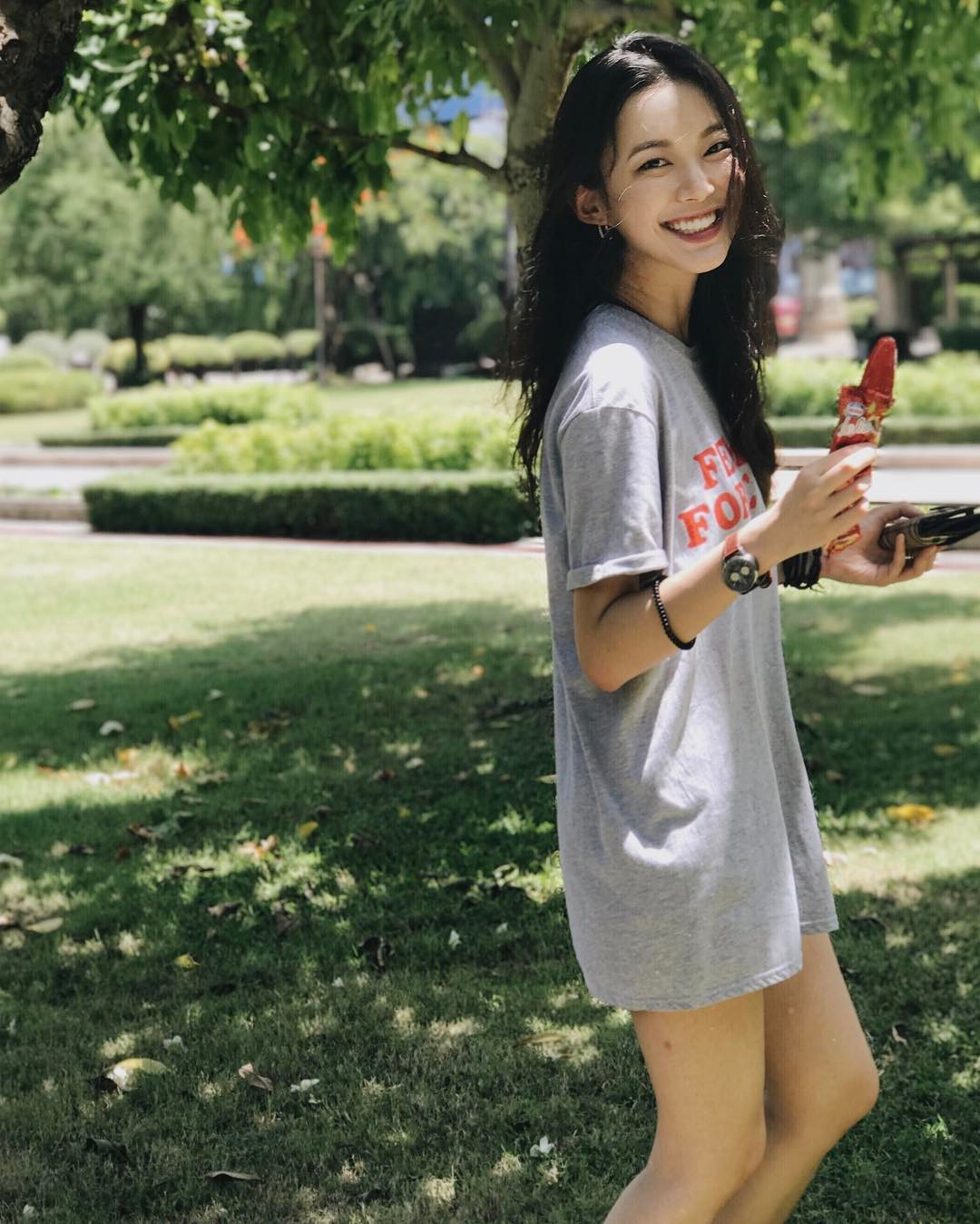 Có những cô gái chỉ cần một nụ cười cũng khiến người ta muốn yêu luôn! - Ảnh 3. Có những cô gái chỉ cần một nụ cười cũng khiến người ta muốn yêu luôn! - Ảnh 3.