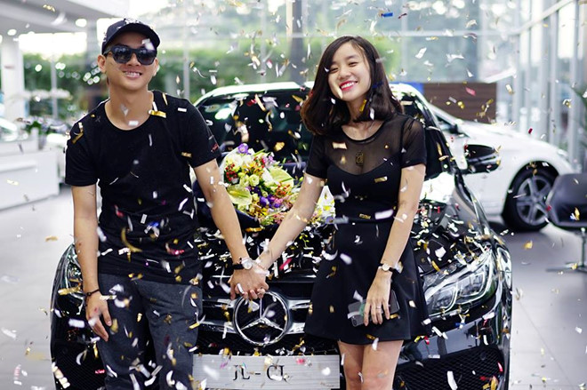 Hoài Lâm để tóc dài khác lạ, sang Mỹ gặp người nhà bạn gái - Ảnh 4. Hoài Lâm để tóc dài khác lạ, sang Mỹ gặp người nhà bạn gái - Ảnh 4.