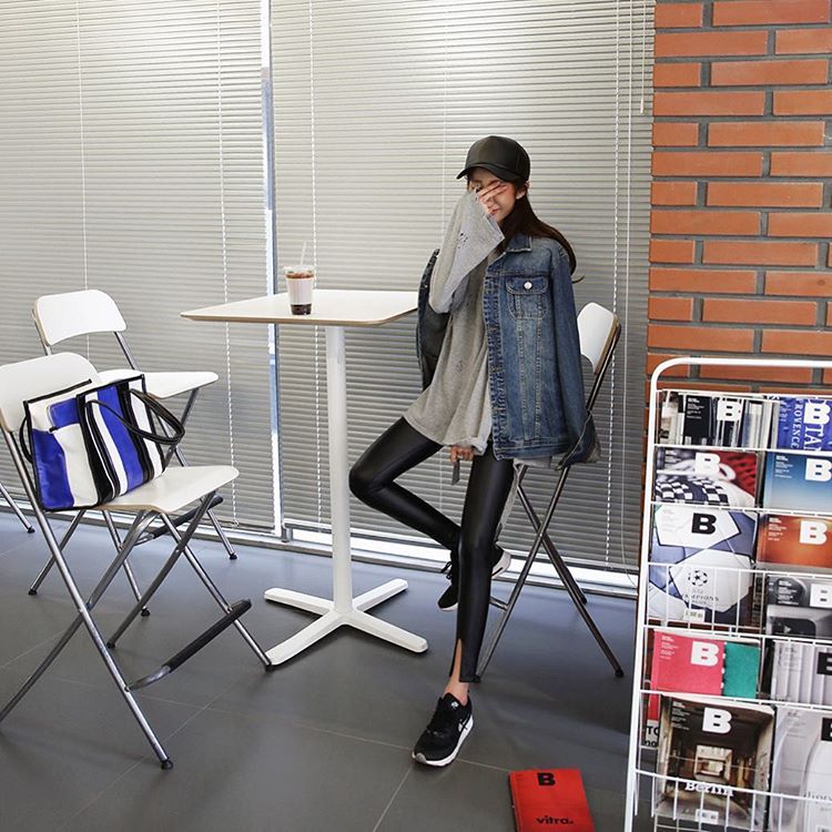 Trời ấm dần lên rồi, chuẩn bị lôi denim jacket ra diện thôi các cô nàng - Ảnh 6. Trời ấm dần lên rồi, chuẩn bị lôi denim jacket ra diện thôi các cô nàng - Ảnh 6.