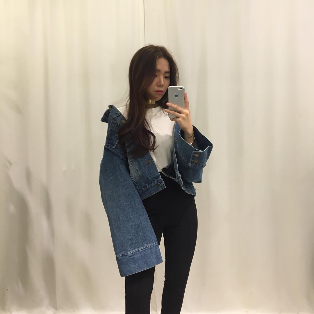 Trời ấm dần lên rồi, chuẩn bị lôi denim jacket ra diện thôi các cô nàng - Ảnh 5. Trời ấm dần lên rồi, chuẩn bị lôi denim jacket ra diện thôi các cô nàng - Ảnh 5.
