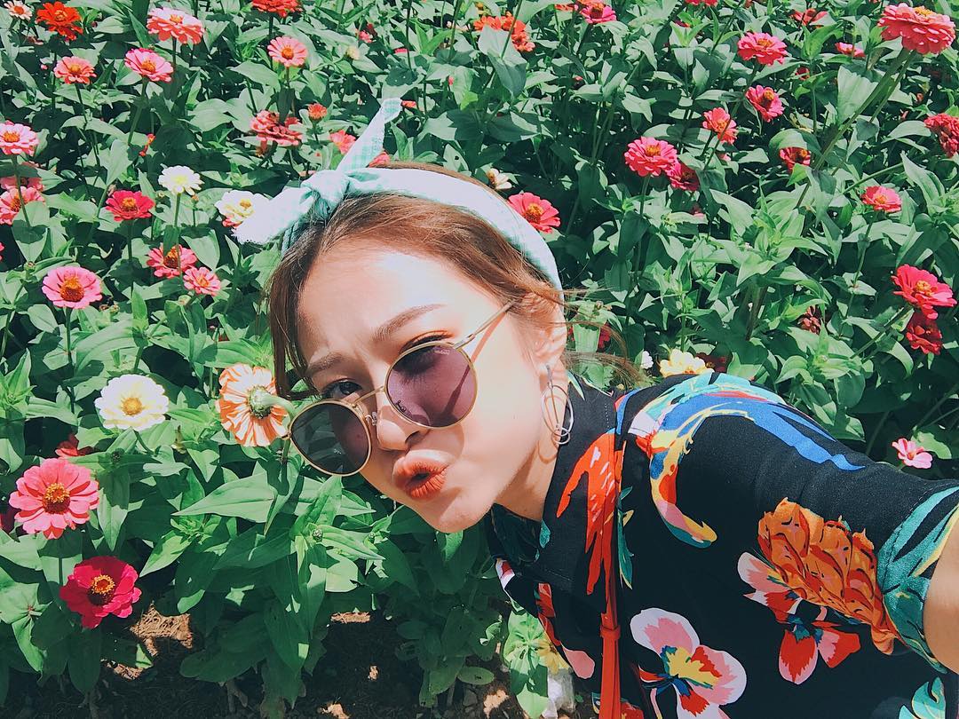 4 cách tạo kiểu vừa nhanh vừa xinh hết ý dành cho các nàng tóc dày - Ảnh 5. 4 cách tạo kiểu vừa nhanh vừa xinh hết ý dành cho các nàng tóc dày - Ảnh 5.