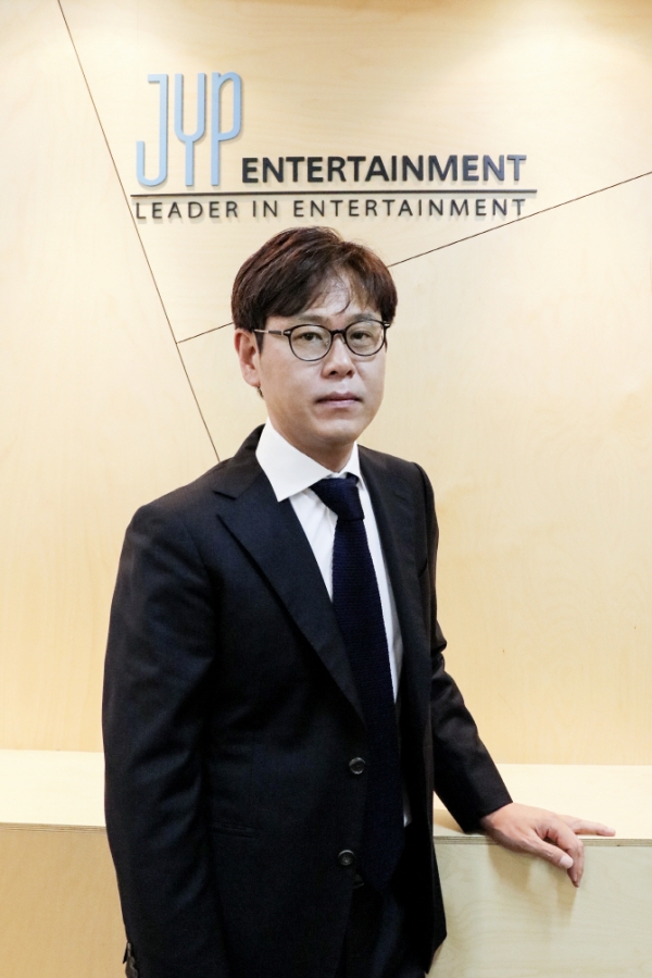 Vị CEO nhà JYP Entertainment là ai mà mời được cả binh đoàn sao khủng đến dự đám cưới? - Ảnh 3.