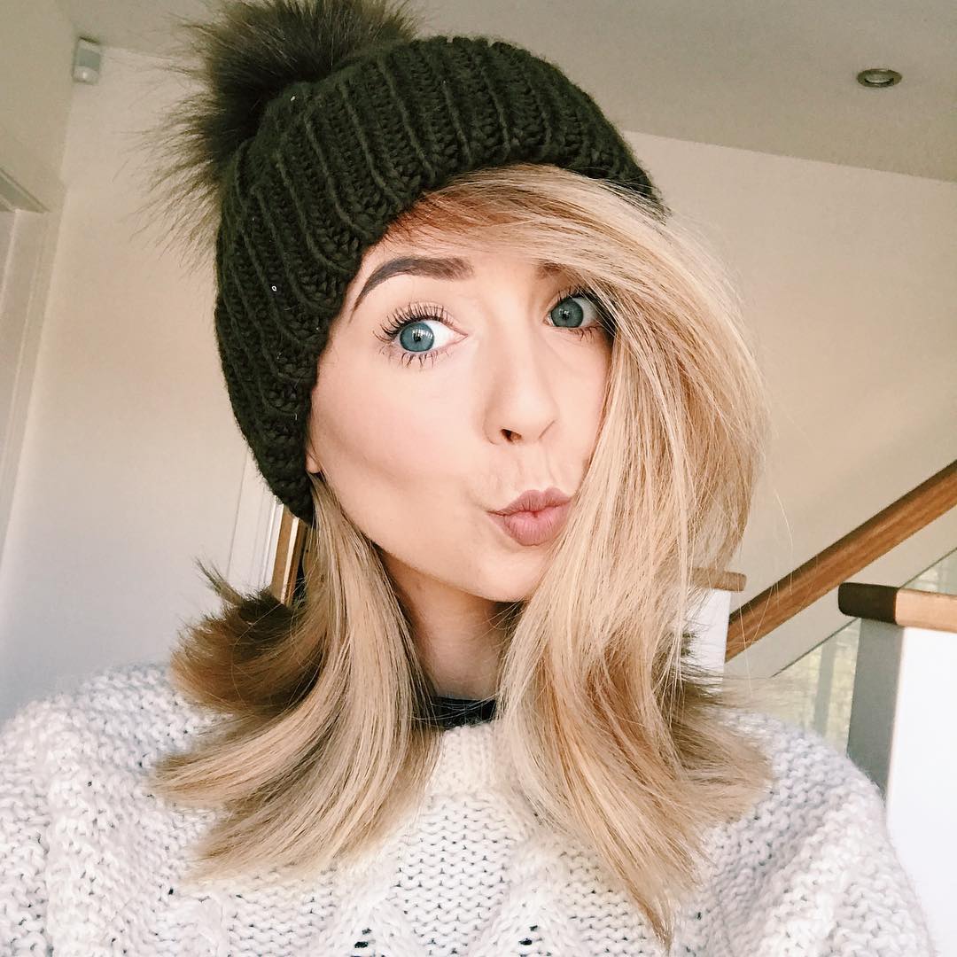 Bí kíp cho làn da căng bóng của beauty vlogger Zoella hóa ra là 2 loại kem nền giá chỉ 200 ngàn VNĐ - Ảnh 2. Bí kíp cho làn da căng bóng của beauty vlogger Zoella hóa ra là 2 loại kem nền giá chỉ 200 ngàn VNĐ - Ảnh 2.