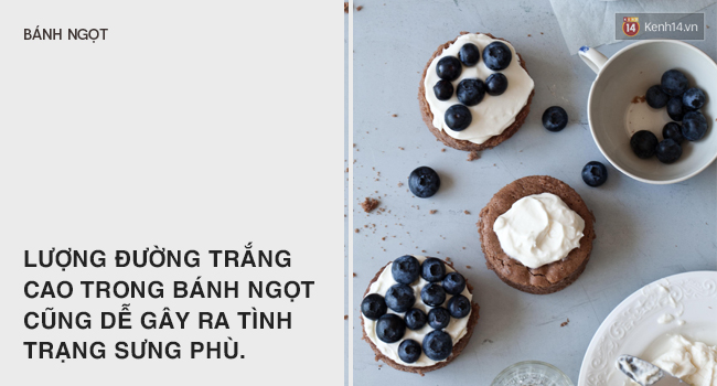 Ngủ dậy thấy mắt sưng húp thì có thể là do ăn quá nhiều những thực phẩm này - Ảnh 2. Ngủ dậy thấy mắt sưng húp thì có thể là do ăn quá nhiều những thực phẩm này - Ảnh 2.