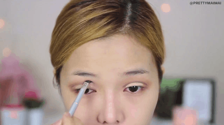 Sau khi biến hình thành bà Phương mẹ chồng, cô nàng này lại makeup siêu giống hot girl môi tều Lily Maymac - Ảnh 4. Sau khi biến hình thành bà Phương mẹ chồng, cô nàng này lại makeup siêu giống hot girl môi tều Lily Maymac - Ảnh 4.