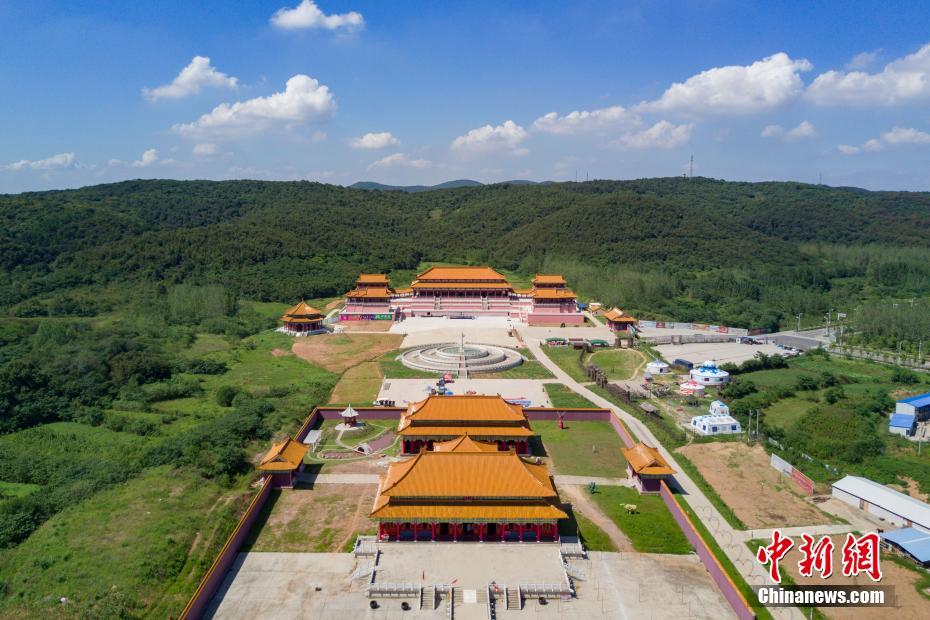 Dở khóc dở cười khi chứng kiến cảnh siêu anh hùng Hollywood đứng canh gác cho tượng nhân sư nhái ở Trung Quốc - Ảnh 4. Dở khóc dở cười khi chứng kiến cảnh siêu anh hùng Hollywood đứng canh gác cho tượng nhân sư nhái ở Trung Quốc - Ảnh 4.