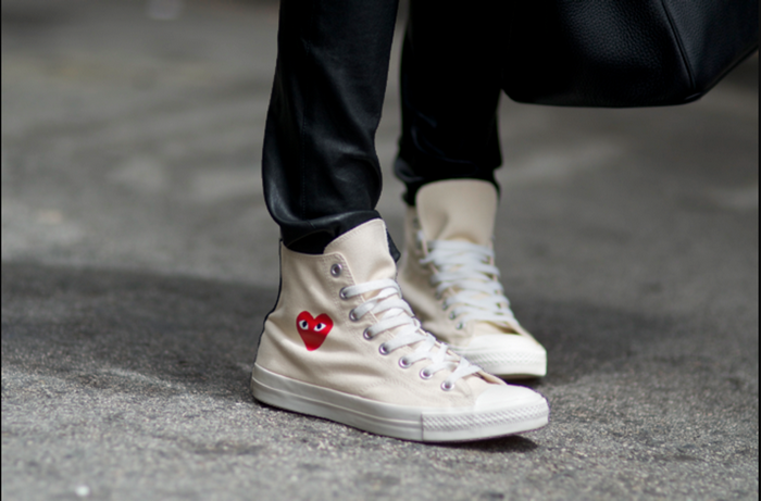 Converse x COMME des GARÇONS Play, đôi sneaker ra mắt đã lâu nhưng vẫn khiến giới trẻ mê mệt - Ảnh 3. Converse x COMME des GARÇONS Play, đôi sneaker ra mắt đã lâu nhưng vẫn khiến giới trẻ mê mệt - Ảnh 3.