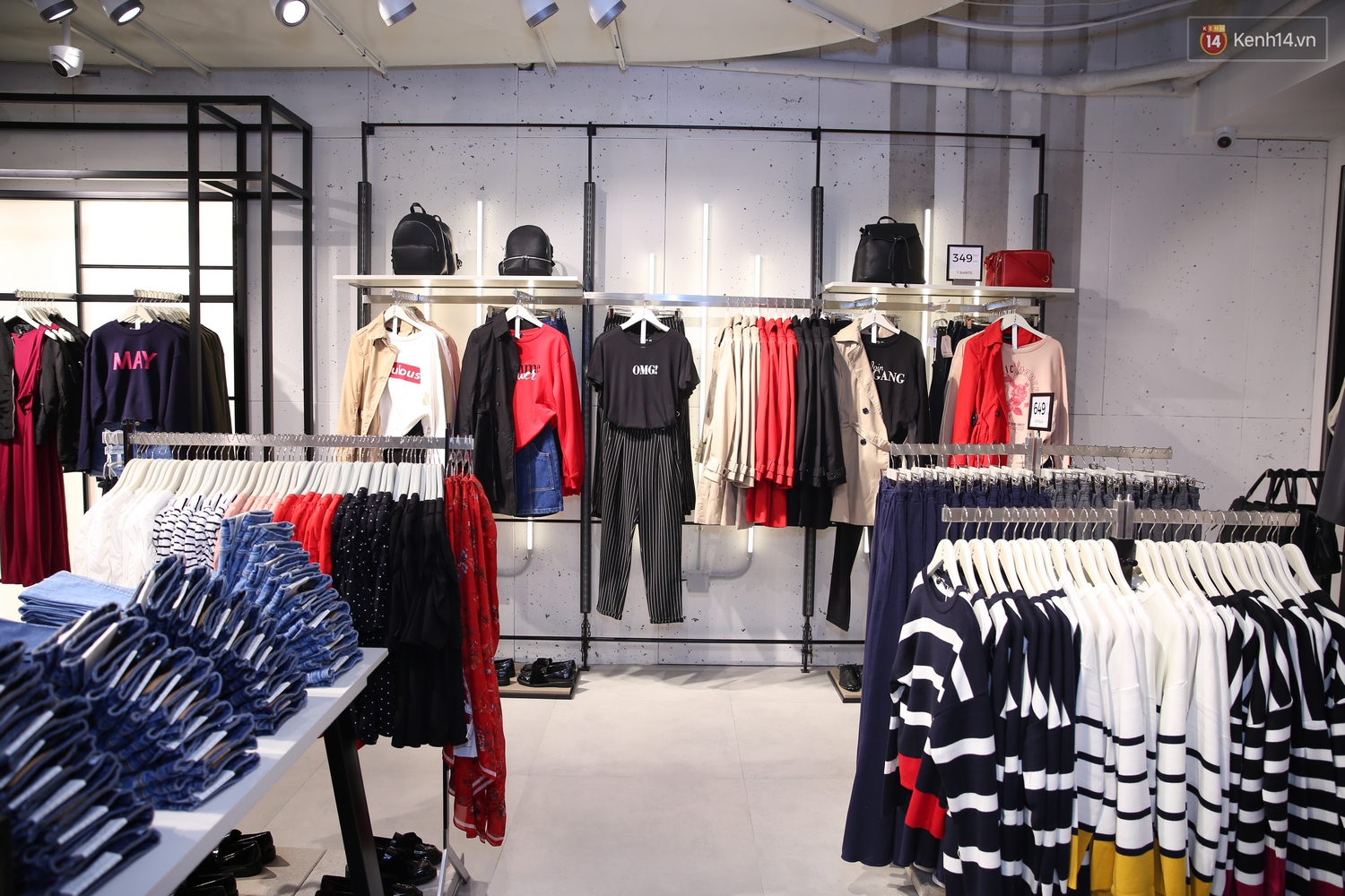 Stradivarius Việt Nam khai trương: Đồ đẹp giá siêu dễ chịu, áo phông cao nhất chỉ 249.000 đồng - Ảnh 3. Stradivarius Việt Nam khai trương: Đồ đẹp giá siêu dễ chịu, áo phông cao nhất chỉ 249.000 đồng - Ảnh 3.