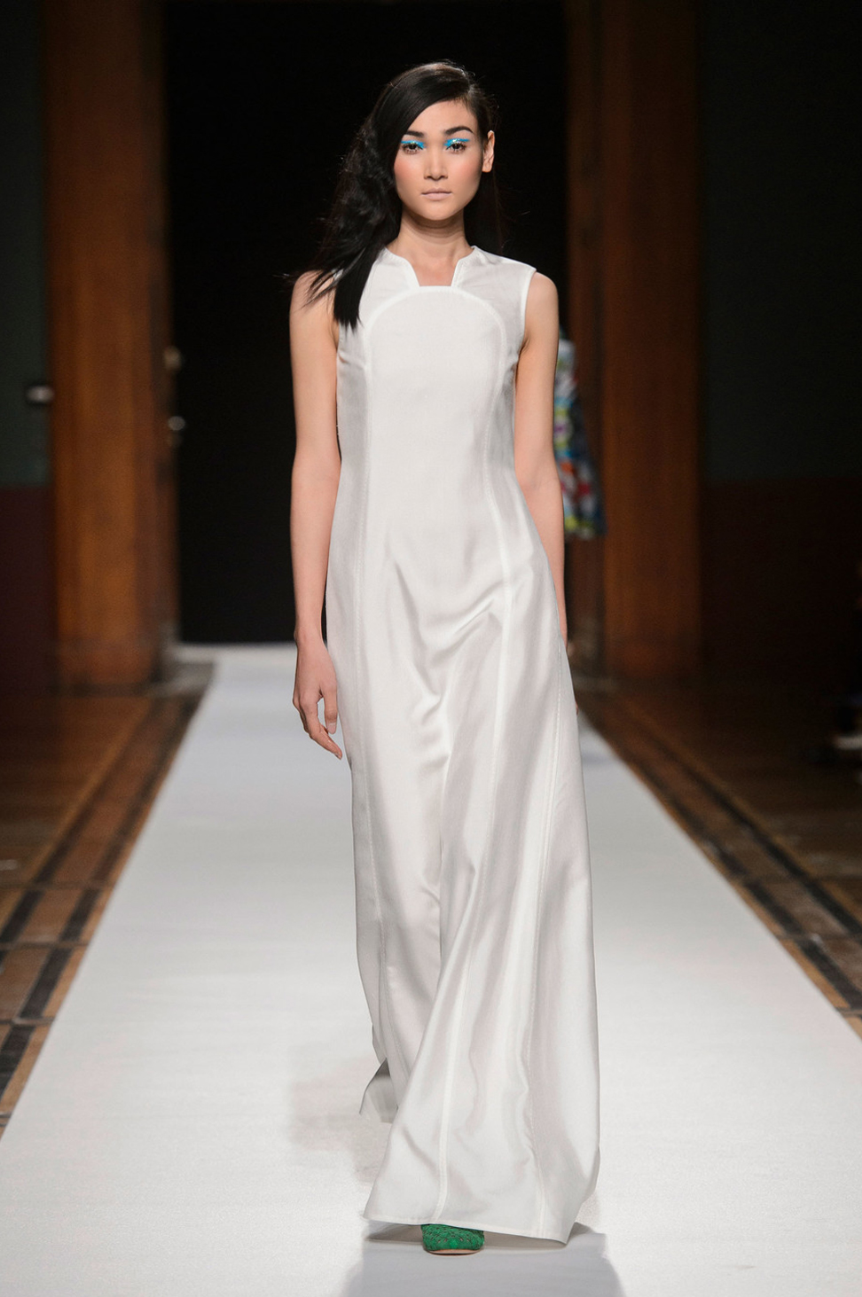 Clip độc quyền: Thùy Trang kết show Ralbot Runhof tại Paris Fashion Week, nhận cát xê khủng ngay sau buổi diễn - Ảnh 2. Clip độc quyền: Thùy Trang kết show Ralbot Runhof tại Paris Fashion Week, nhận cát xê khủng ngay sau buổi diễn - Ảnh 2.