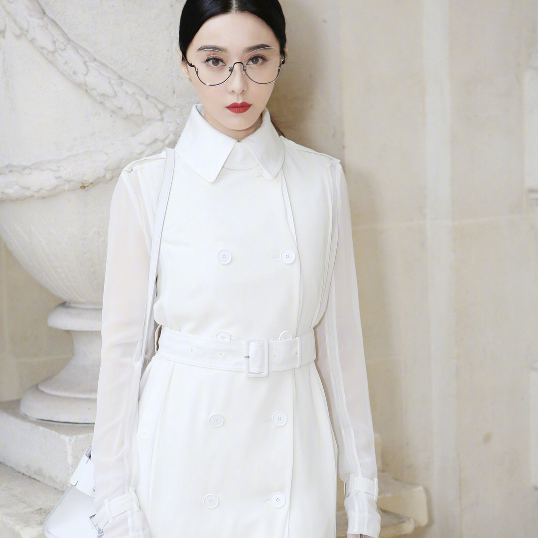 Hội ngộ Lee Dong Wook tại show Givenchy, Phạm Băng Băng khiến fan trầm trồ vì style quá lạ và đẳng cấp - Ảnh 1. Hội ngộ Lee Dong Wook tại show Givenchy, Phạm Băng Băng khiến fan trầm trồ vì style quá lạ và đẳng cấp - Ảnh 1.