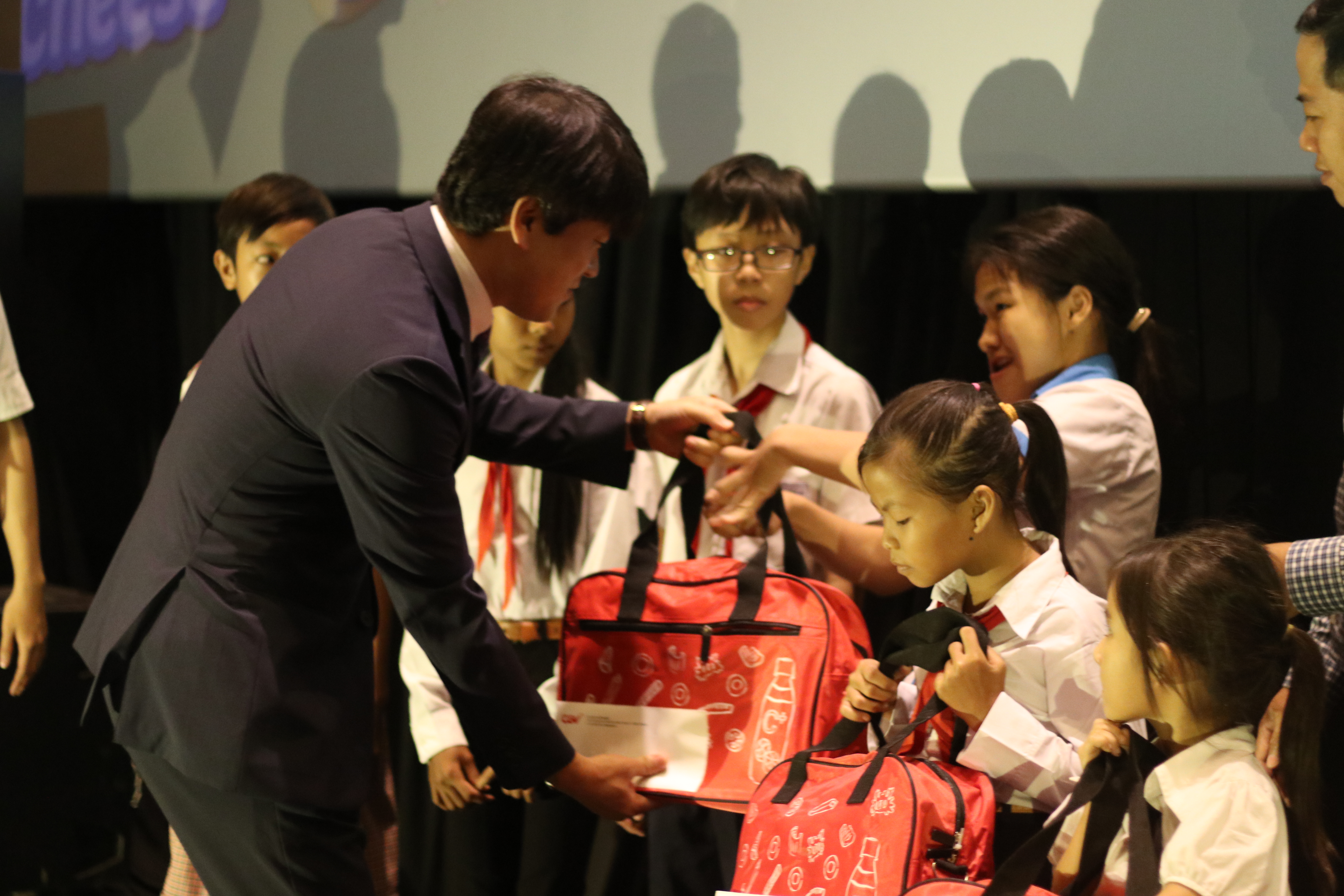 CGV tổ chức chương trình “Trăng Cười” cho 1.000 trẻ em khuyết tật - Ảnh 3. CGV tổ chức chương trình “Trăng Cười” cho 1.000 trẻ em khuyết tật - Ảnh 3.