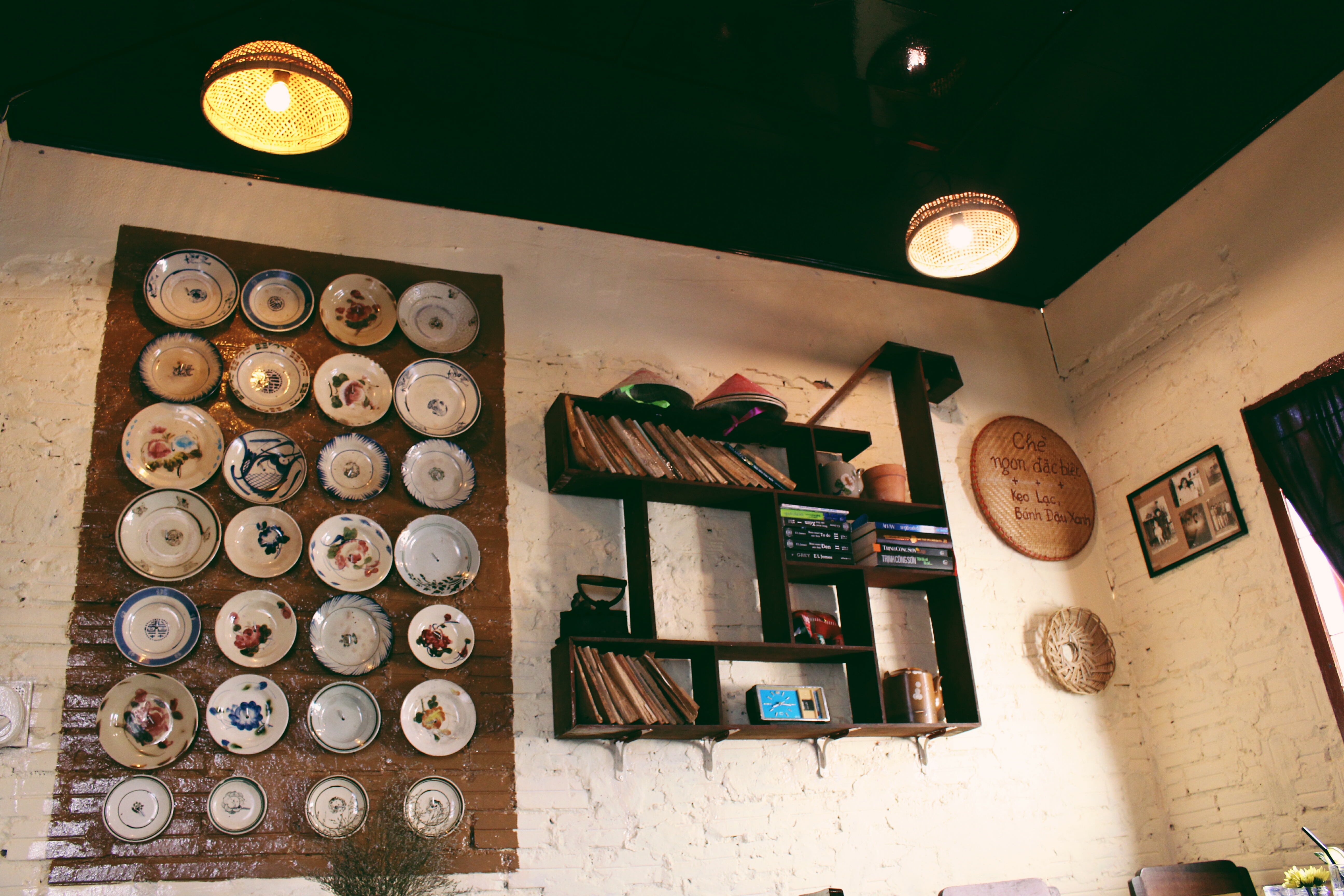 Ở ngay những khu phố Tây ồn ã, cũng có những quán cafe bình yên và xinh xắn như thế! - Ảnh 1. Ở ngay những khu phố Tây ồn ã, cũng có những quán cafe bình yên và xinh xắn như thế! - Ảnh 1.
