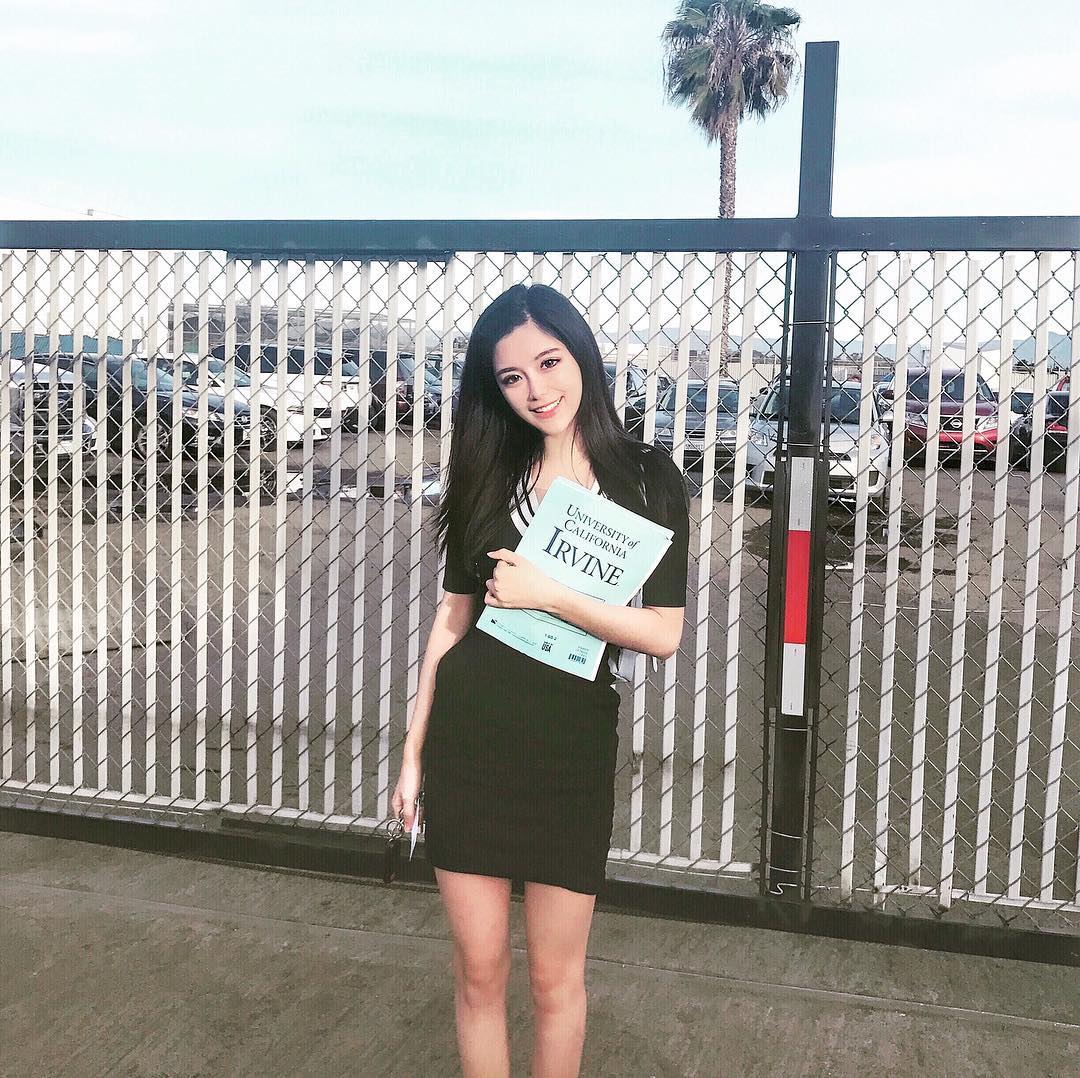 Cô nàng được truy lùng vì bức ảnh chụp nghiêng quá xinh đẹp - Ảnh 2. Cô nàng được truy lùng vì bức ảnh chụp nghiêng quá xinh đẹp - Ảnh 2.