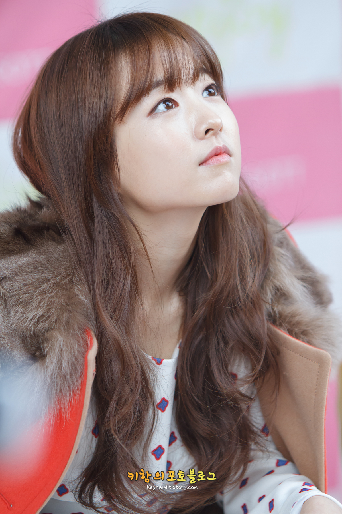 Đâu cần V-line làm gì, ngắm những mỹ nhân mặt tròn - cằm chẻ này xem, họ vẫn đẹp đến ngẩn ngơ đấy thôi! - Ảnh 18. Đâu cần V-line làm gì, ngắm những mỹ nhân mặt tròn - cằm chẻ này xem, họ vẫn đẹp đến ngẩn ngơ đấy thôi! - Ảnh 18.