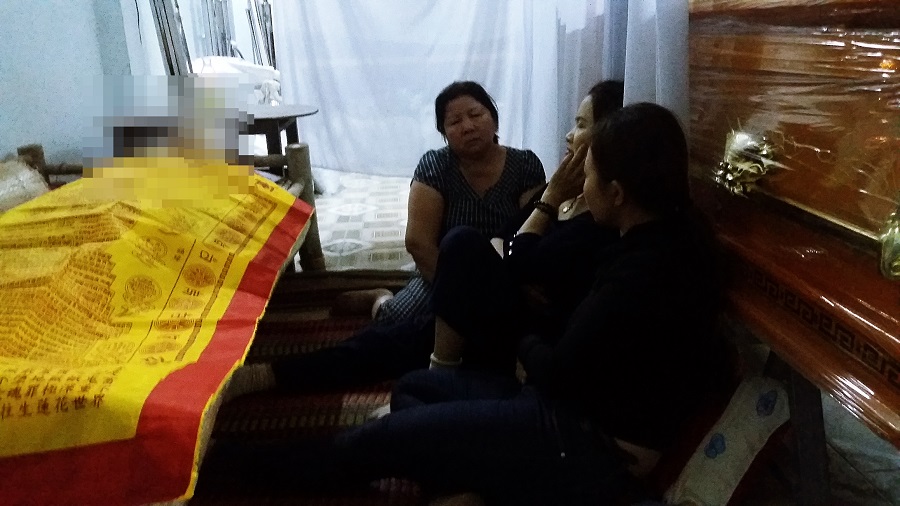 Vụ 3 học sinh lớp 9 chết đuối tại biển Đà Nẵng: Dậy đi con ơi, dậy nhìn mẹ đi con... - Ảnh 4. Vụ 3 học sinh lớp 9 chết đuối tại biển Đà Nẵng: Dậy đi con ơi, dậy nhìn mẹ đi con... - Ảnh 4.