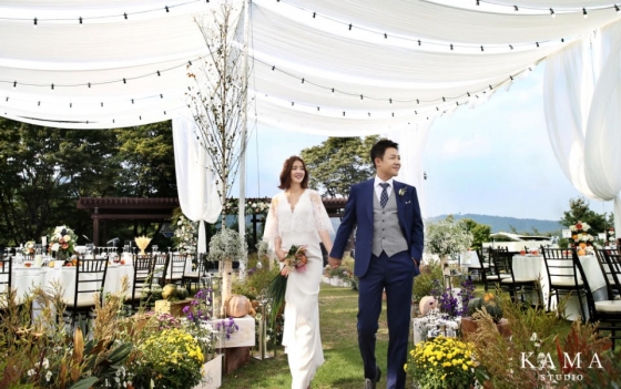 Đám cưới nữ diễn viên Vườn sao băng: Cô dâu chú rể đẹp như minh tinh trong đám cưới thần thánh - Ảnh 3. Đám cưới nữ diễn viên Vườn sao băng: Cô dâu chú rể đẹp như minh tinh trong đám cưới thần thánh - Ảnh 3.