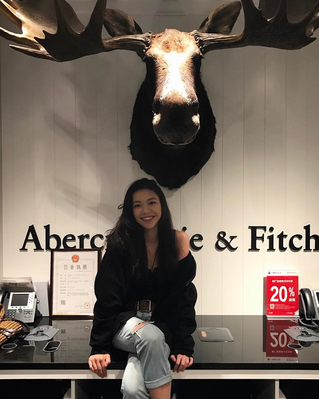 Có những cô gái chỉ cần một nụ cười cũng khiến người ta muốn yêu luôn! - Ảnh 4. Có những cô gái chỉ cần một nụ cười cũng khiến người ta muốn yêu luôn! - Ảnh 4.