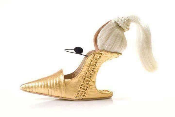 14 mẫu giày dép nhìn qua thấy thảm họa mà thu hút người nhìn đến lạ - Ảnh 25. 14 mẫu giày dép nhìn qua thấy thảm họa mà thu hút người nhìn đến lạ - Ảnh 25.