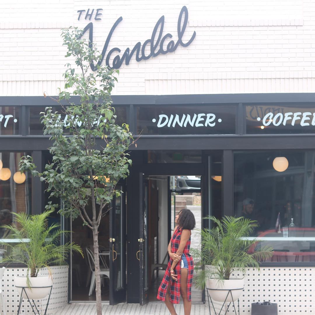 Có thể bạn đã chụp ảnh theo trào lưu plandid đang cực hot trên Instagram trong màu hè này - Ảnh 3. Có thể bạn đã chụp ảnh theo trào lưu plandid đang cực hot trên Instagram trong màu hè này - Ảnh 3.