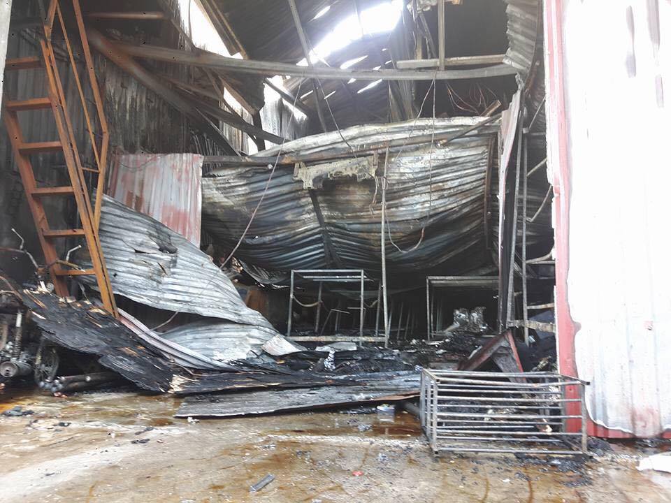 Hà Nội: Cháy kinh hoàng tại xưởng sản xuất bánh kẹo, 8 người tử vong - Ảnh 3. Hà Nội: Cháy kinh hoàng tại xưởng sản xuất bánh kẹo, 8 người tử vong - Ảnh 3.