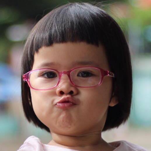 Phải replay liên tục clip đáng yêu của bé gái giận dỗi vì tưởng bố không quan tâm - Ảnh 5. Phải replay liên tục clip đáng yêu của bé gái giận dỗi vì tưởng bố không quan tâm - Ảnh 5.