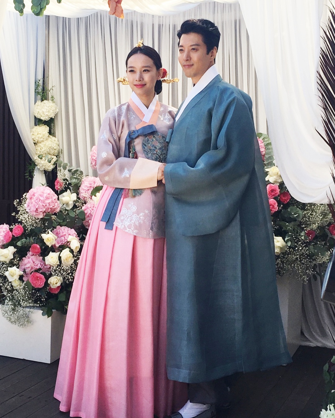 Con ghẻ Lee Dong Gun khiến dư luận đổi chiều vì hình ảnh bên trong đám cưới quá đẹp và hạnh phúc - Ảnh 8. Con ghẻ Lee Dong Gun khiến dư luận đổi chiều vì hình ảnh bên trong đám cưới quá đẹp và hạnh phúc - Ảnh 8.