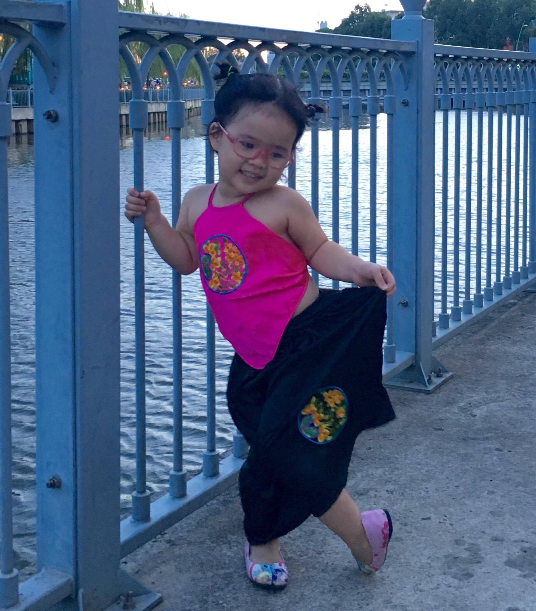 Phải replay liên tục clip đáng yêu của bé gái giận dỗi vì tưởng bố không quan tâm - Ảnh 7. Phải replay liên tục clip đáng yêu của bé gái giận dỗi vì tưởng bố không quan tâm - Ảnh 7.