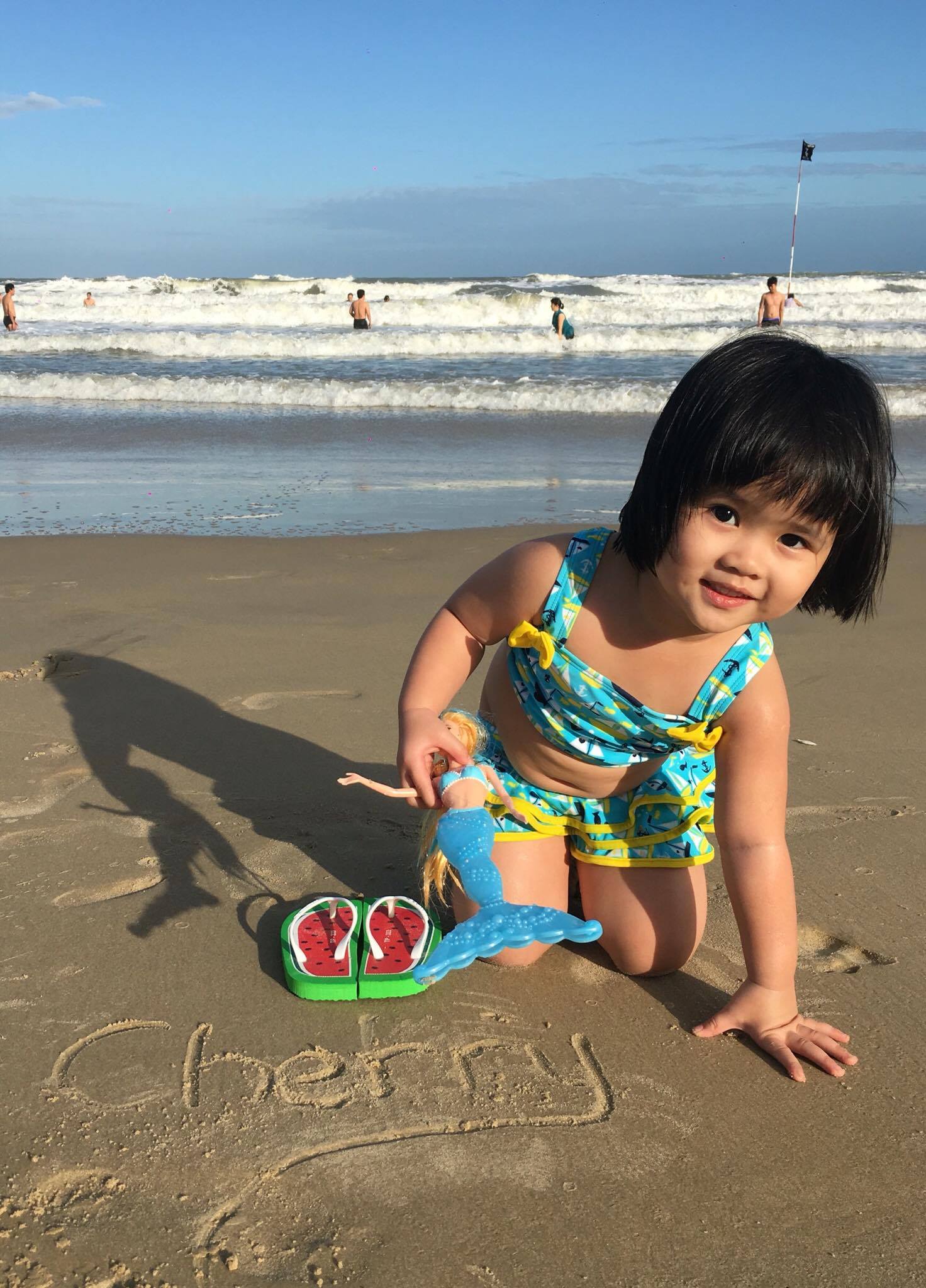 Phải replay liên tục clip đáng yêu của bé gái giận dỗi vì tưởng bố không quan tâm - Ảnh 8. Phải replay liên tục clip đáng yêu của bé gái giận dỗi vì tưởng bố không quan tâm - Ảnh 8.