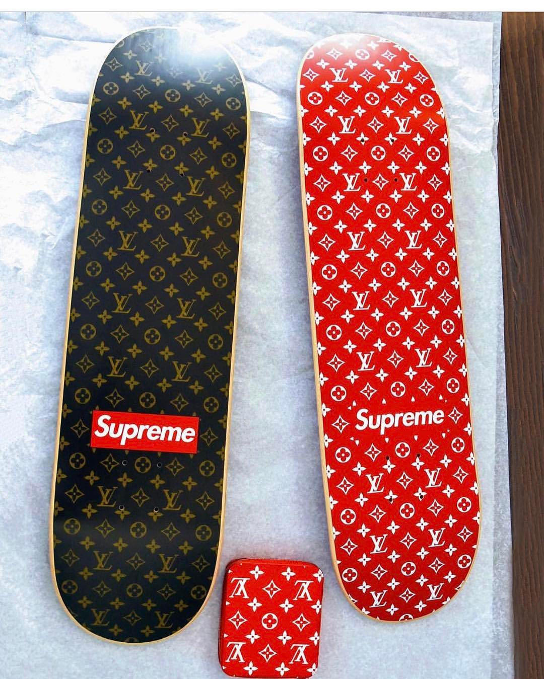 Louis Vuitton x Supreme - BST hàng hiệu xa xỉ mang đẳng cấp dân chơi đang khiến giới thời trang dậy sóng - Ảnh 22. Louis Vuitton x Supreme - BST hàng hiệu xa xỉ mang đẳng cấp dân chơi đang khiến giới thời trang dậy sóng - Ảnh 22.