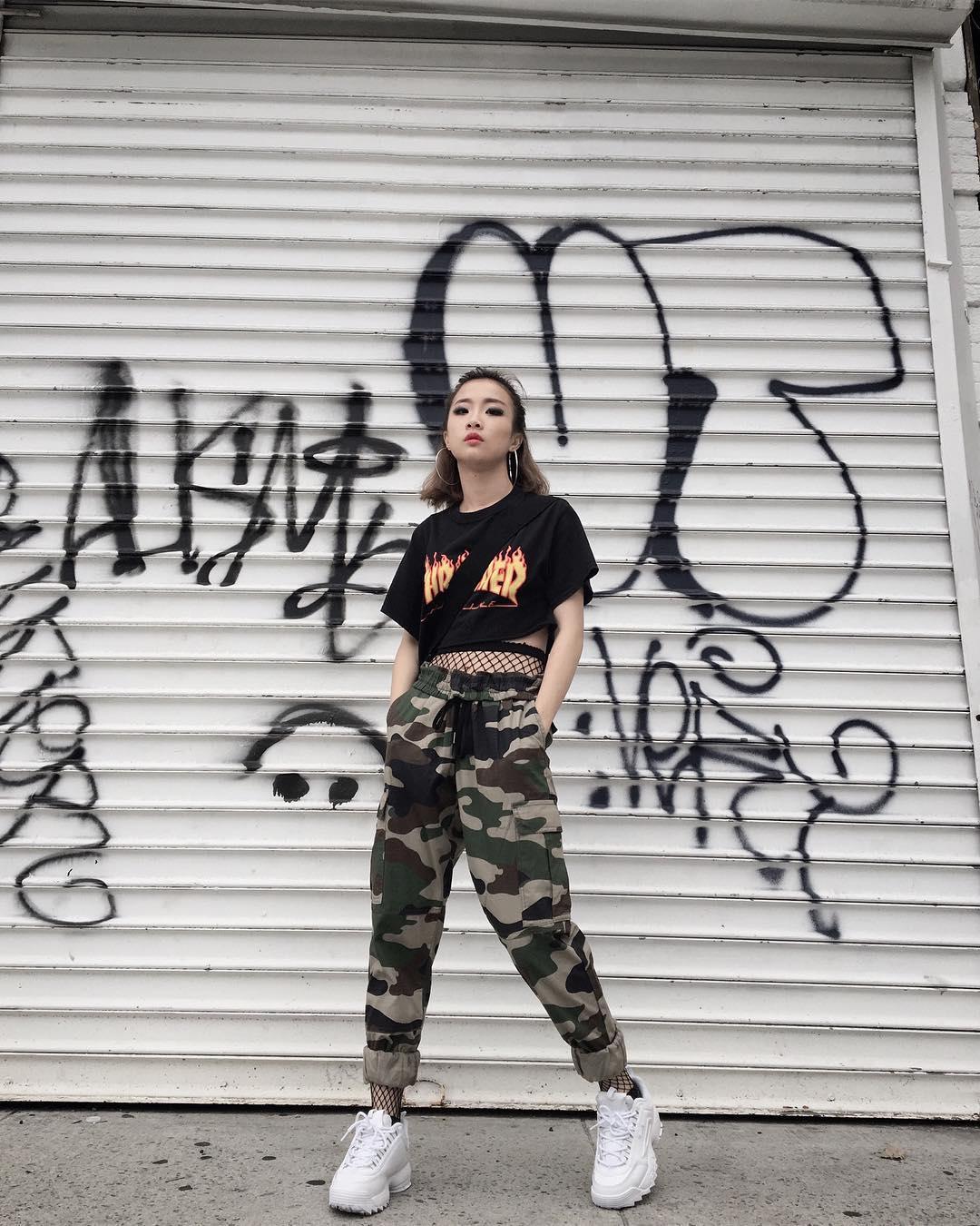 Giới trẻ châu Á người người nhà nhà đang diện T-shirt và sneaker Fila chất phát ngất ra sao? - Ảnh 20. Giới trẻ châu Á người người nhà nhà đang diện T-shirt và sneaker Fila chất phát ngất ra sao? - Ảnh 20.