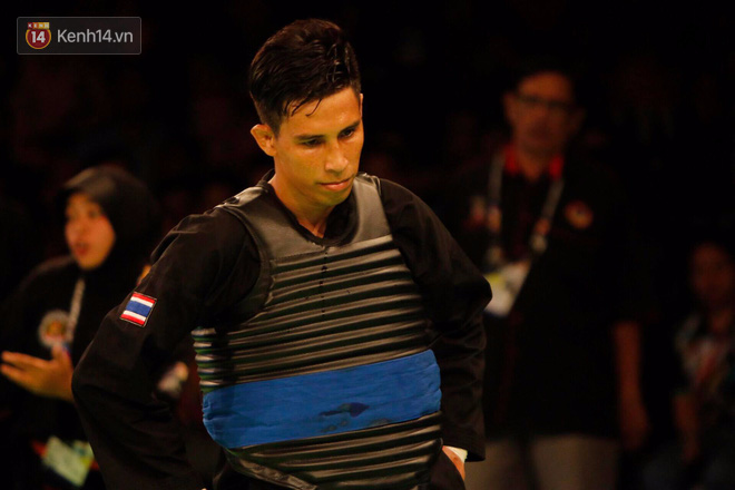 Bị đánh sấp mặt, không thể tiếp tục thi đấu, võ sĩ Malaysia vẫn... giành HC vàng - Ảnh 7. Bị đánh sấp mặt, không thể tiếp tục thi đấu, võ sĩ Malaysia vẫn... giành HC vàng - Ảnh 7.