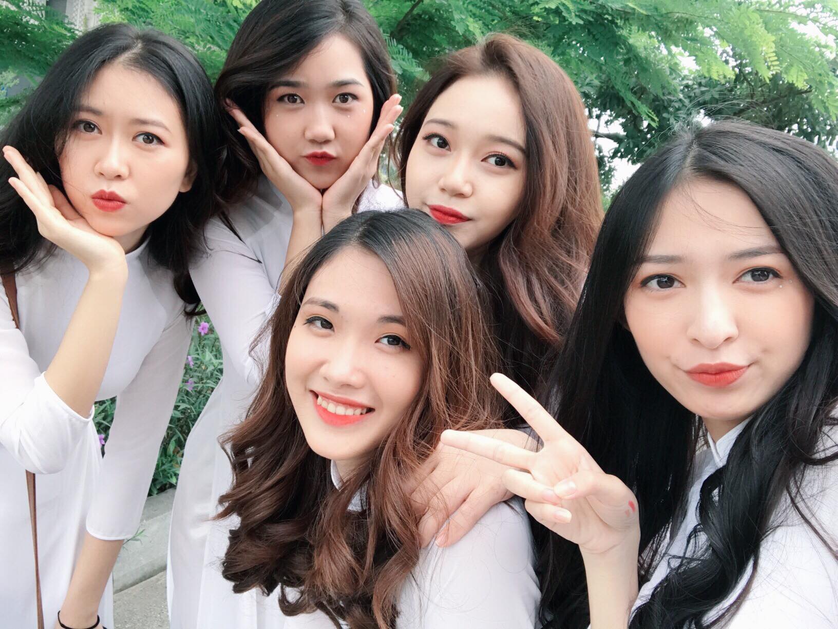 Tấm ảnh 5 cô bạn xinh đẹp, cùng mặc đồng phục Kinh tế quốc dân hot nhất hôm nay! - Ảnh 7. Tấm ảnh 5 cô bạn xinh đẹp, cùng mặc đồng phục Kinh tế quốc dân hot nhất hôm nay! - Ảnh 7.