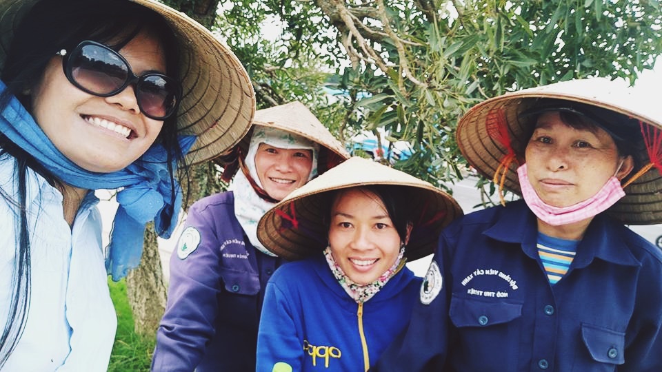 Hình ảnh đẹp: Khách nước ngoài và bạn trẻ Đà Lạt cùng thu dọn rác thải ở công viên hậu nghỉ lễ 2/9 - Ảnh 3. Hình ảnh đẹp: Khách nước ngoài và bạn trẻ Đà Lạt cùng thu dọn rác thải ở công viên hậu nghỉ lễ 2/9 - Ảnh 3.