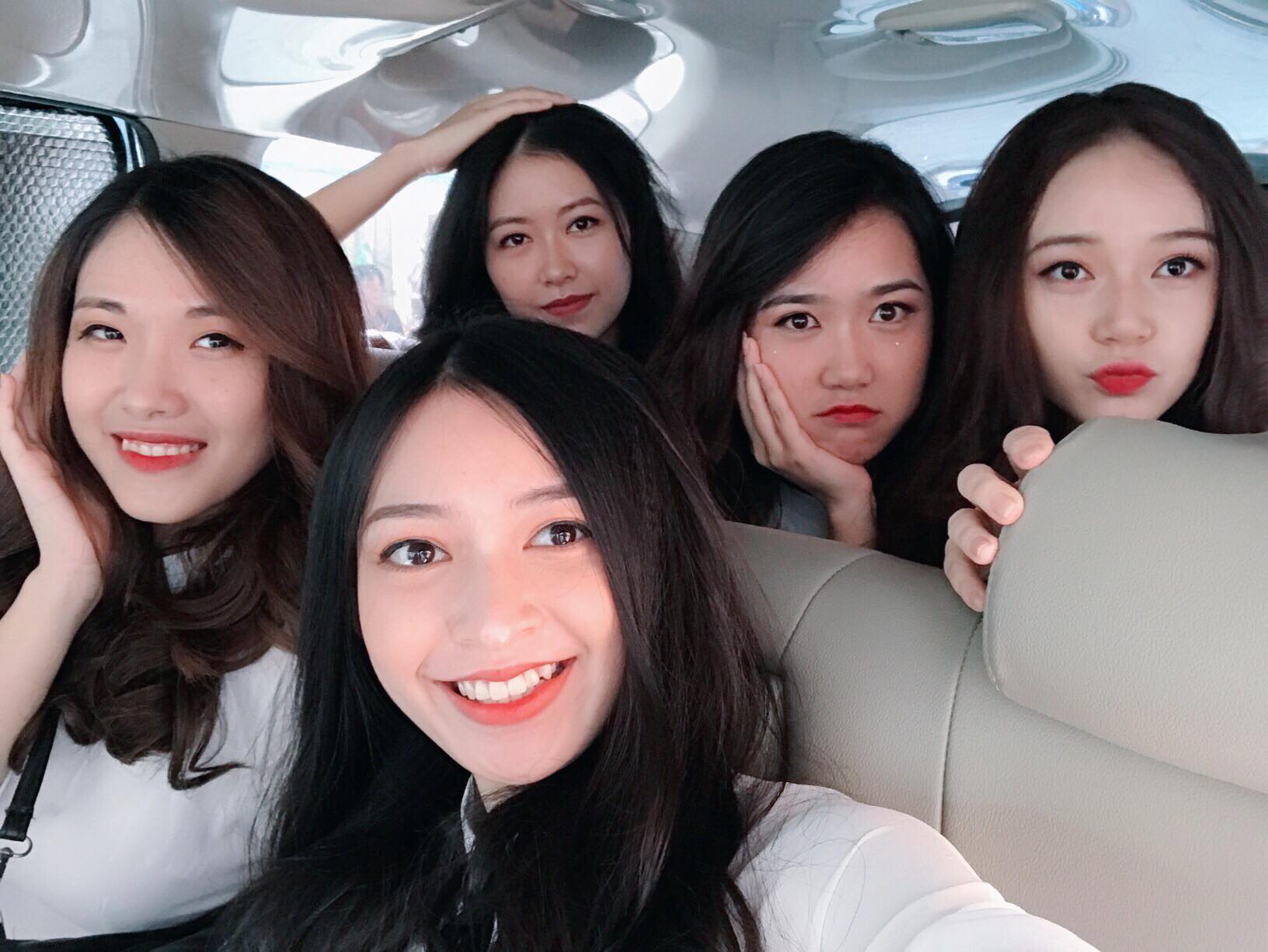 Tấm ảnh 5 cô bạn xinh đẹp, cùng mặc đồng phục Kinh tế quốc dân hot nhất hôm nay! - Ảnh 9. Tấm ảnh 5 cô bạn xinh đẹp, cùng mặc đồng phục Kinh tế quốc dân hot nhất hôm nay! - Ảnh 9.