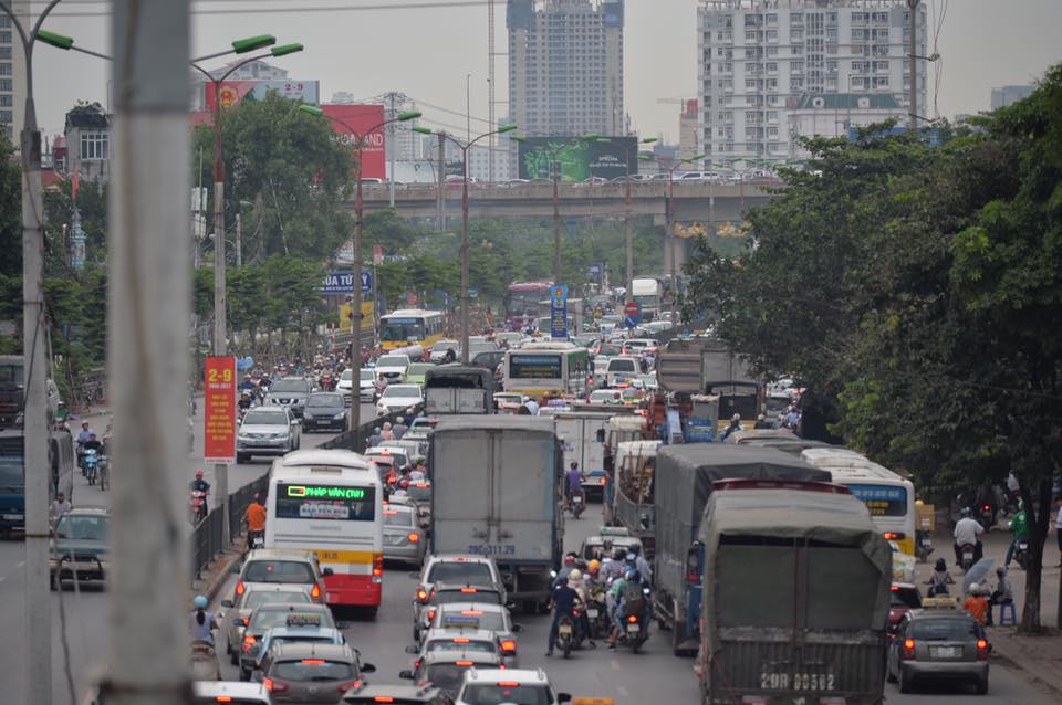 Kết thúc kỳ nghỉ lễ, người dân lỉnh kỉnh đồ đạc, mang theo trẻ nhỏ ùn ùn trở lại Hà Nội và Sài Gòn - Ảnh 16. Kết thúc kỳ nghỉ lễ, người dân lỉnh kỉnh đồ đạc, mang theo trẻ nhỏ ùn ùn trở lại Hà Nội và Sài Gòn - Ảnh 16.