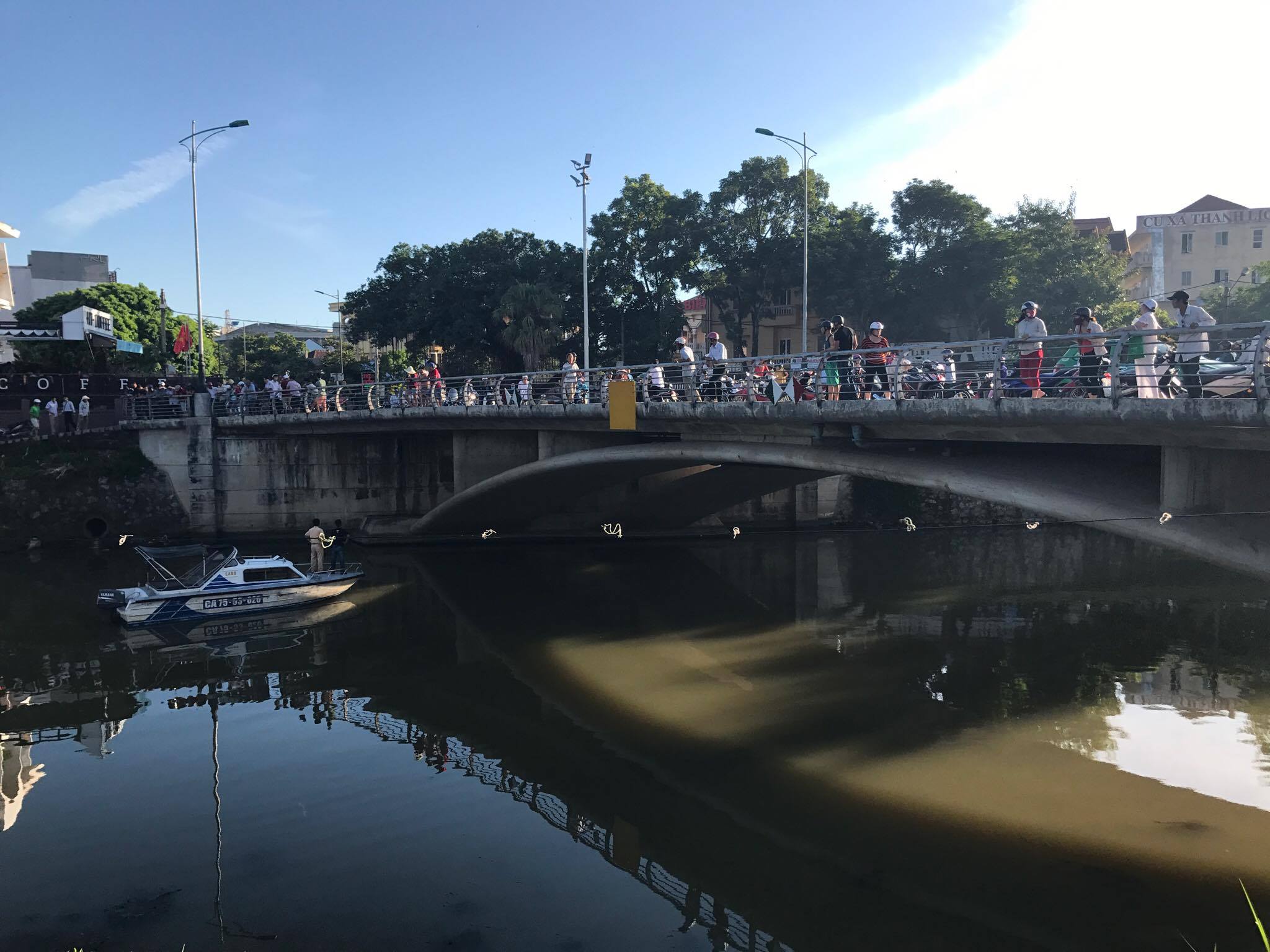 Huế: Hoảng hồn phát hiện thi thể người đàn ông trong tư thế sấp mặt dưới chân cầu - Ảnh 1. Huế: Hoảng hồn phát hiện thi thể người đàn ông trong tư thế sấp mặt dưới chân cầu - Ảnh 1.