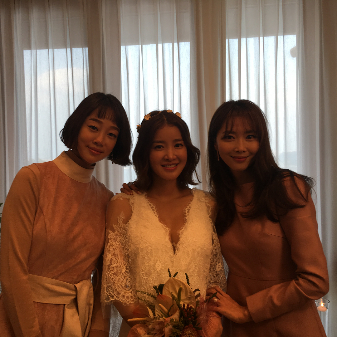 Đám cưới nữ diễn viên Vườn sao băng: Cô dâu chú rể đẹp như minh tinh trong đám cưới thần thánh - Ảnh 6. Đám cưới nữ diễn viên Vườn sao băng: Cô dâu chú rể đẹp như minh tinh trong đám cưới thần thánh - Ảnh 6.