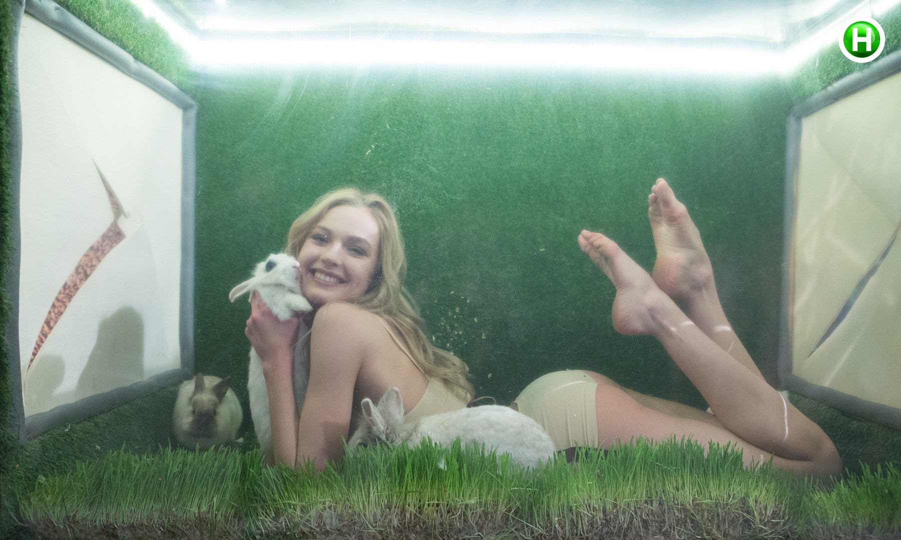 Có ai như Next Top, chụp ảnh sexy mà đập vào mắt toàn là bụng mỡ thế này không? - Ảnh 7. Có ai như Next Top, chụp ảnh sexy mà đập vào mắt toàn là bụng mỡ thế này không? - Ảnh 7.