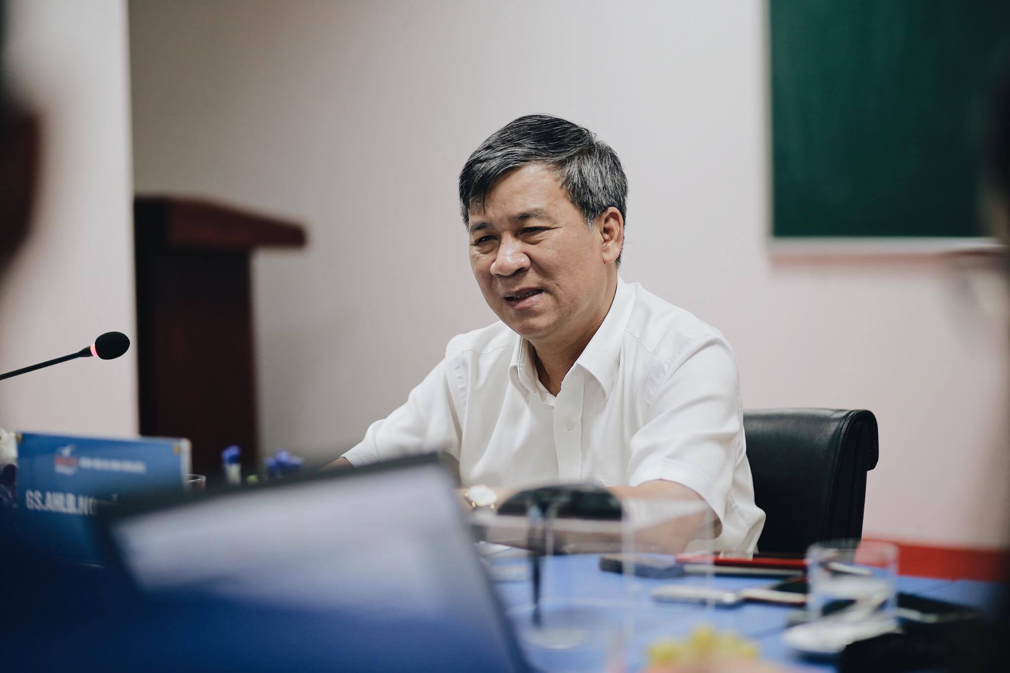 Viện trưởng Viện huyết học truyền máu trung ương: Sẽ có người nói buổi chia tay là dàn dựng. Nhưng tôi nghĩ giọt nước mắt thì không giả và được - Ảnh 4. Viện trưởng Viện huyết học truyền máu trung ương: Sẽ có người nói buổi chia tay là dàn dựng. Nhưng tôi nghĩ giọt nước mắt thì không giả và được - Ảnh 4.