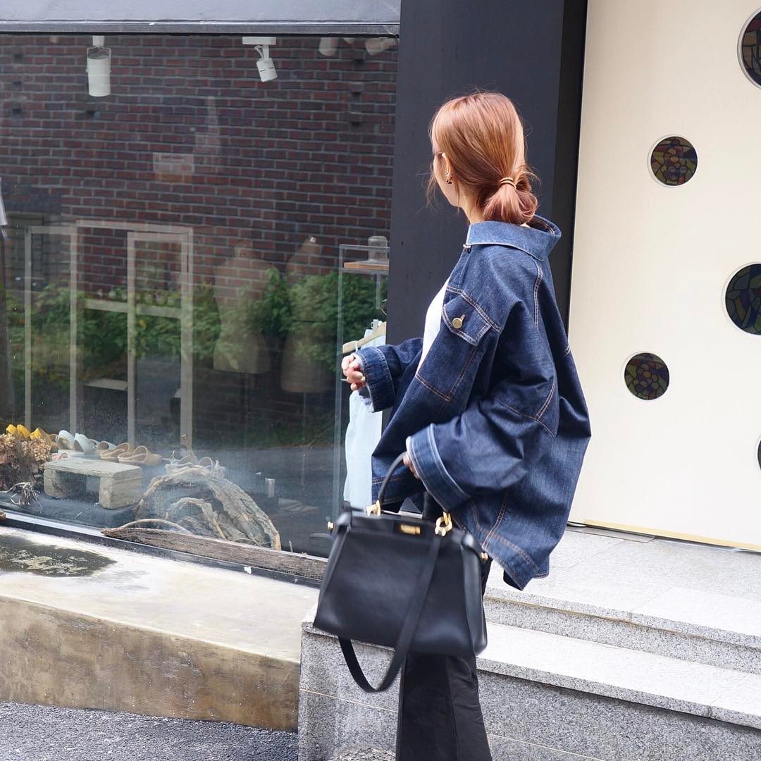 Trời ấm dần lên rồi, chuẩn bị lôi denim jacket ra diện thôi các cô nàng - Ảnh 11. Trời ấm dần lên rồi, chuẩn bị lôi denim jacket ra diện thôi các cô nàng - Ảnh 11.