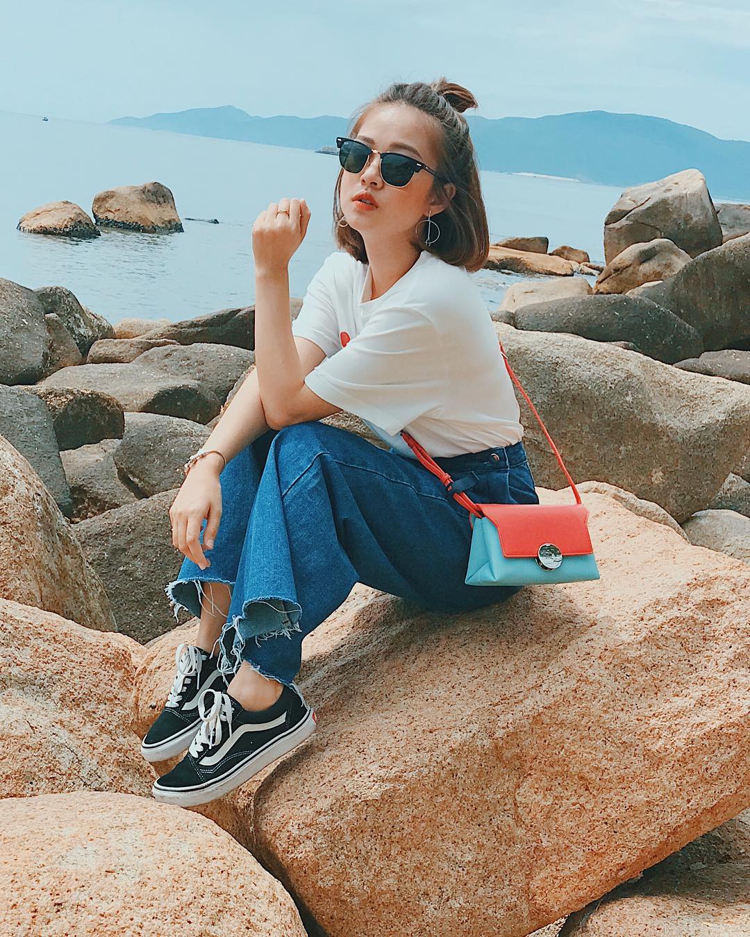 4 cách tạo kiểu vừa nhanh vừa xinh hết ý dành cho các nàng tóc dày - Ảnh 12. 4 cách tạo kiểu vừa nhanh vừa xinh hết ý dành cho các nàng tóc dày - Ảnh 12.