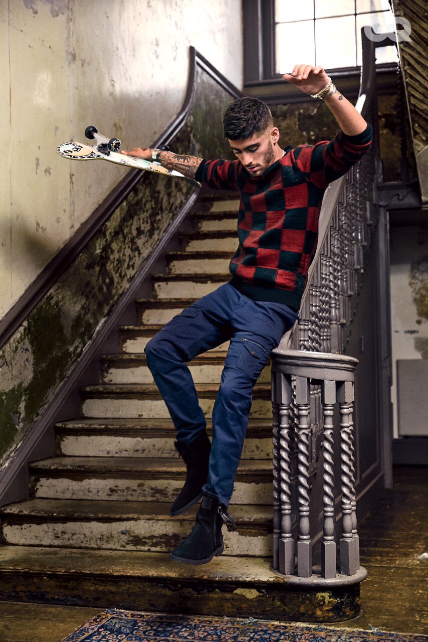 Có cần ngọt ngào thế không? Zayn lấy biệt danh của mình và bạn gái Gigi đặt tên cho mẫu boots tự thiết kế - Ảnh 3. Có cần ngọt ngào thế không? Zayn lấy biệt danh của mình và bạn gái Gigi đặt tên cho mẫu boots tự thiết kế - Ảnh 3.