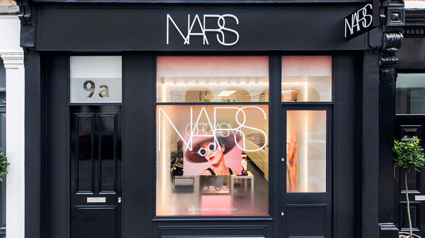 Clip: Bạn đã biết cách đọc chuẩn xịn của các thương hiệu mỹ phẩm quen thuộc chưa? - Ảnh 4. Clip: Bạn đã biết cách đọc chuẩn xịn của các thương hiệu mỹ phẩm quen thuộc chưa? - Ảnh 4.